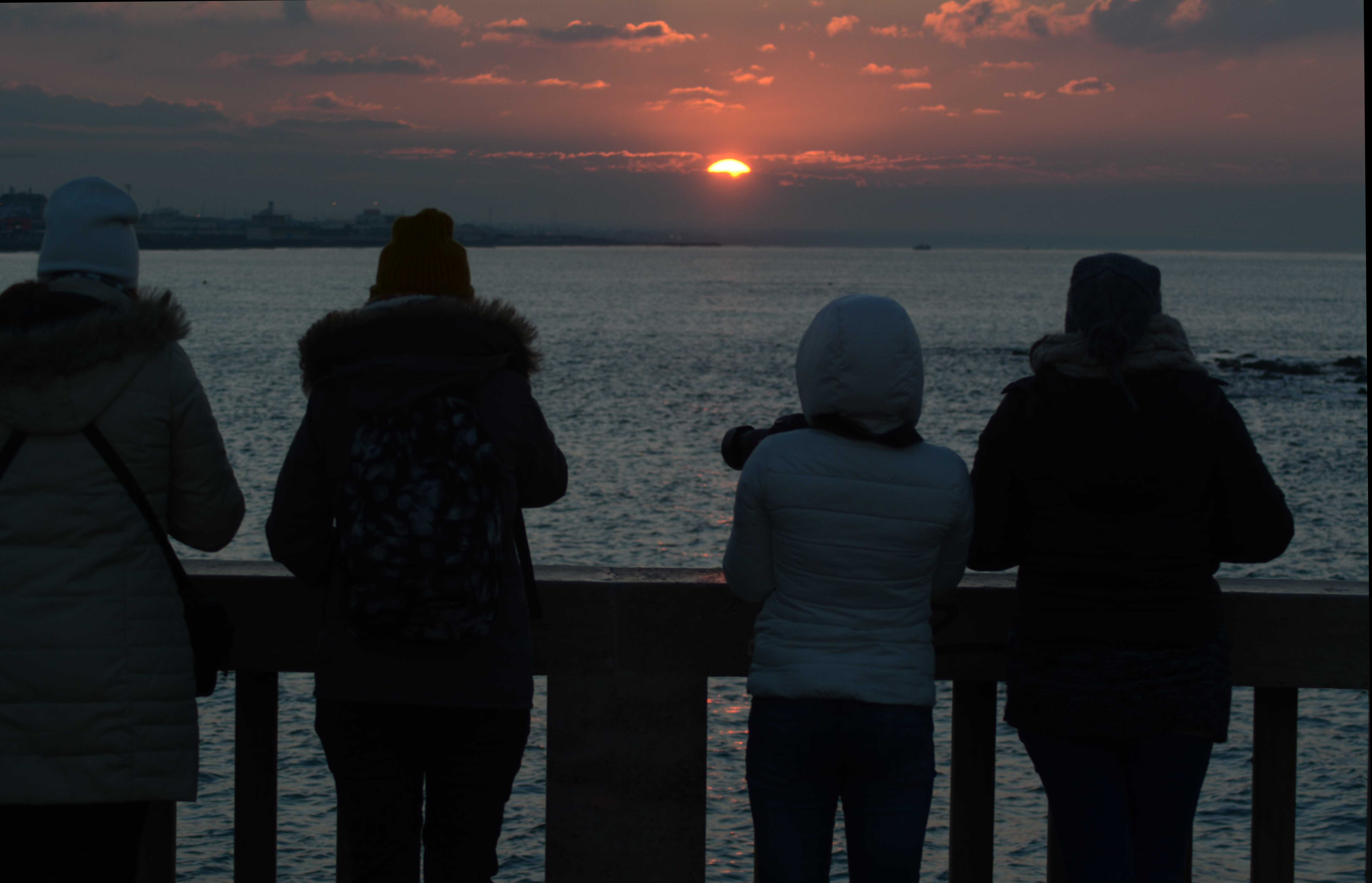 Perch ad Ostia si vede l''alba sul mare?